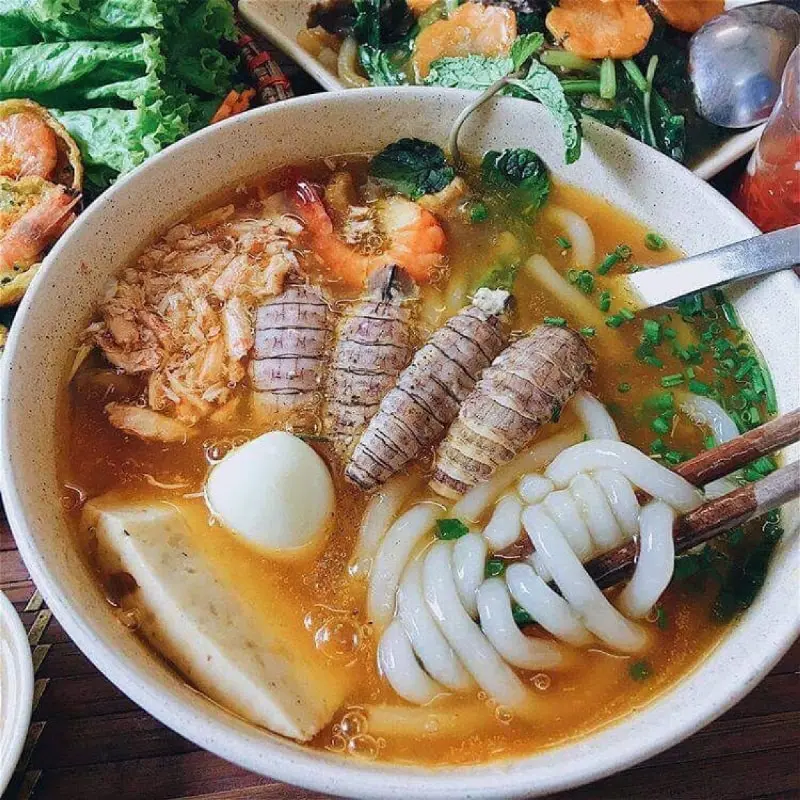 B&aacute;nh canh Long Hương - Say m&ecirc; với vị nước l&egrave;o đậm đ&agrave;, ngon hết sẩy 4