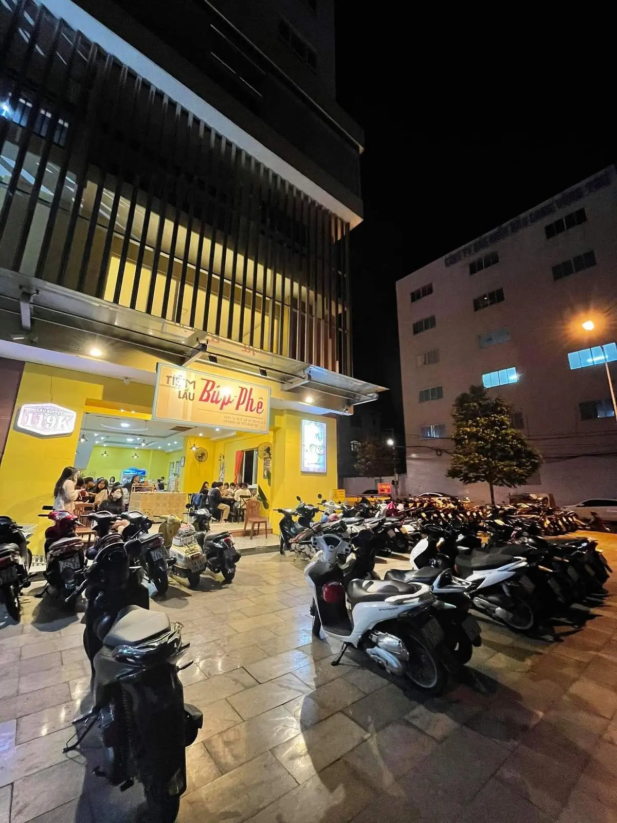 C&oacute; một Tiệm Lẩu B&uacute;p Ph&ecirc; m&agrave;u v&agrave;ng nhỏ xinh giữa l&ograve;ng th&agrave;nh phố biển Vũng T&agrave;u 2