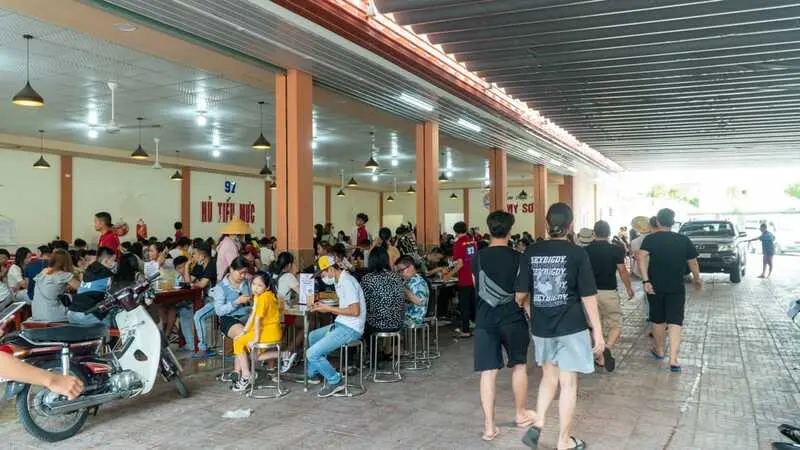 Hủ tiếu mực &Ocirc;ng Mập mang hương vị biển Vũng T&agrave;u đến gần thực kh&aacute;ch 6