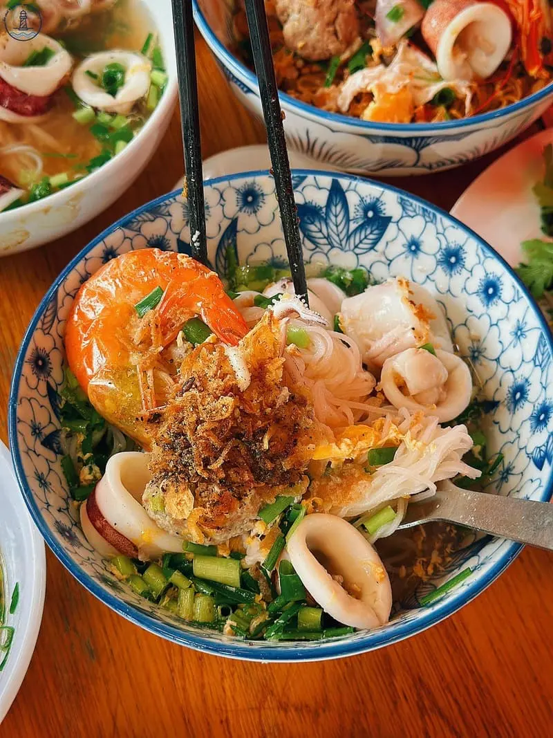 Hủ tiếu mực &Ocirc;ng Mập mang hương vị biển Vũng T&agrave;u đến gần thực kh&aacute;ch 8