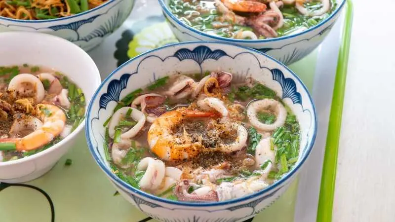 Hủ tiếu mực &Ocirc;ng Mập mang hương vị biển Vũng T&agrave;u đến gần thực kh&aacute;ch 2