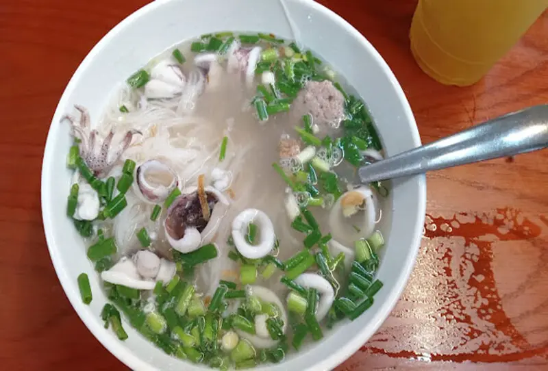 Hủ tiếu mực &Ocirc;ng Mập mang hương vị biển Vũng T&agrave;u đến gần thực kh&aacute;ch 14