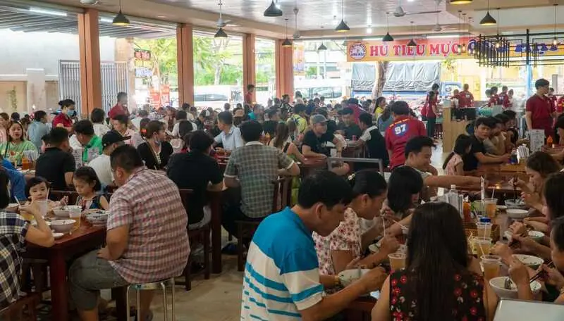 Hủ tiếu mực &Ocirc;ng Mập mang hương vị biển Vũng T&agrave;u đến gần thực kh&aacute;ch 4