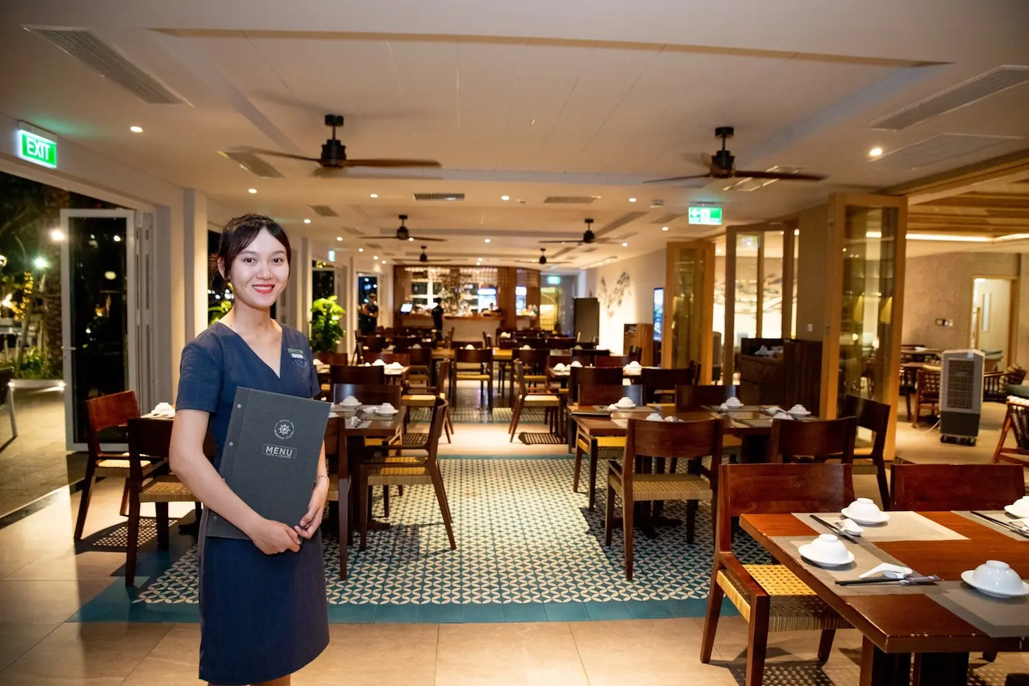 Marina Club Vũng T&agrave;u - Check-in nh&agrave; h&agrave;ng 4 sao view biển chất lừ 9