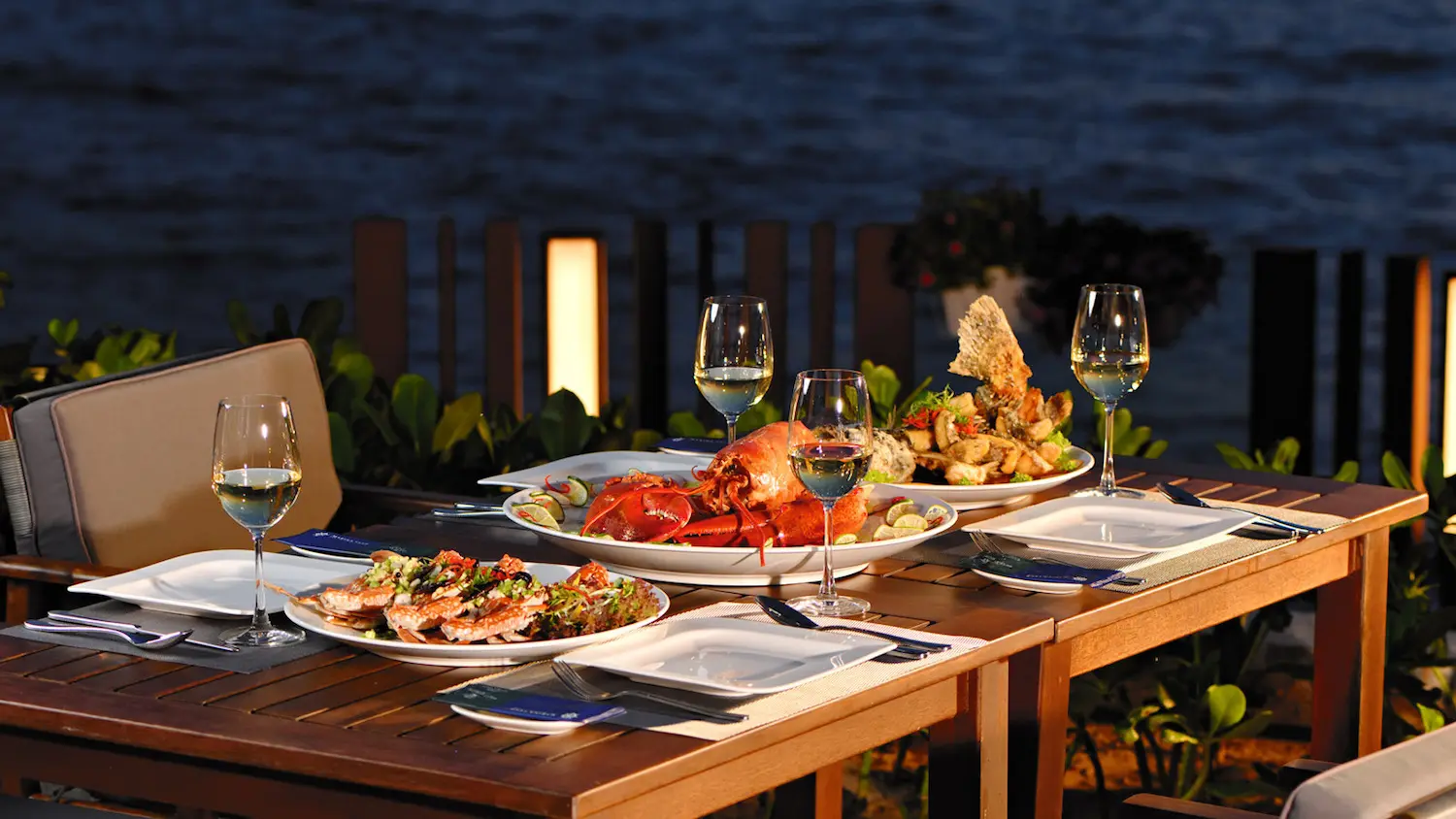 Marina Club Vũng T&agrave;u - Check-in nh&agrave; h&agrave;ng 4 sao view biển chất lừ 7