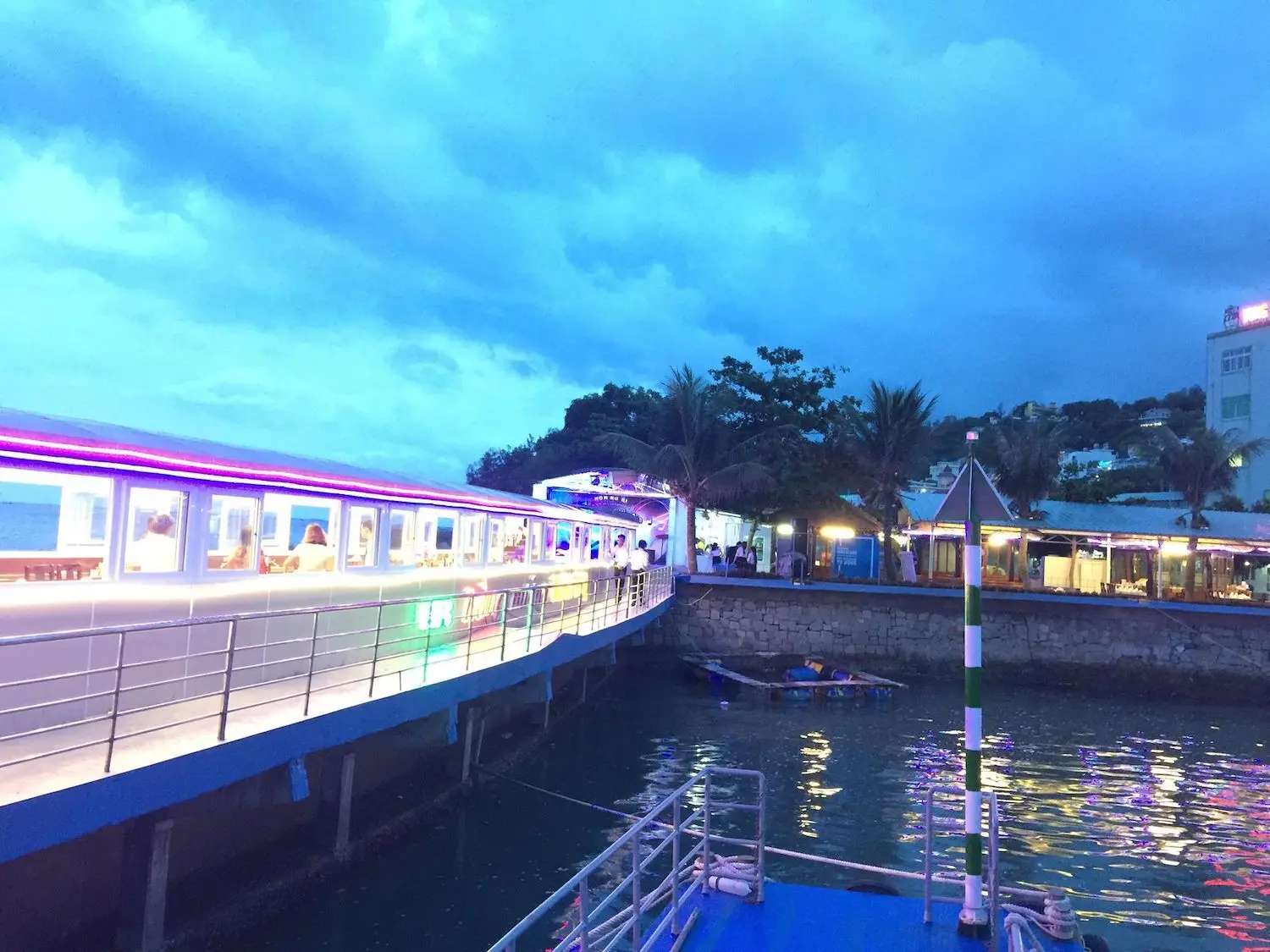 Nh&agrave; h&agrave;ng hải sản H&ograve;n R&ugrave; R&igrave; - Nh&agrave; h&agrave;ng c&oacute; view ngắm ho&agrave;ng h&ocirc;n độc đ&aacute;o tại Vũng T&agrave;u 6
