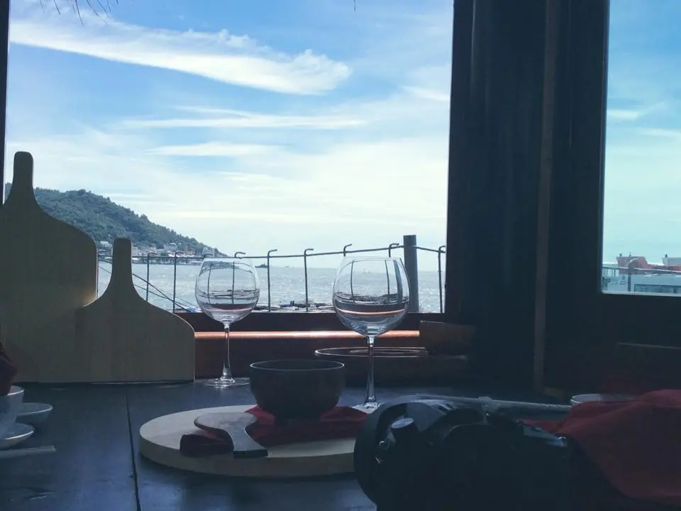 Nh&agrave; h&agrave;ng hải sản H&ograve;n R&ugrave; R&igrave; - Nh&agrave; h&agrave;ng c&oacute; view ngắm ho&agrave;ng h&ocirc;n độc đ&aacute;o tại Vũng T&agrave;u 3