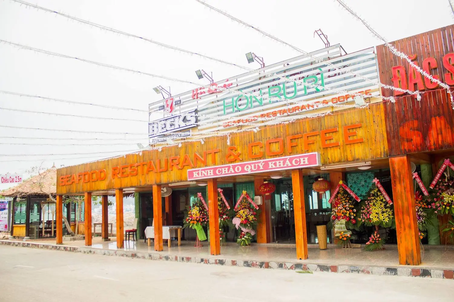 Nh&agrave; h&agrave;ng hải sản H&ograve;n R&ugrave; R&igrave; - Nh&agrave; h&agrave;ng c&oacute; view ngắm ho&agrave;ng h&ocirc;n độc đ&aacute;o tại Vũng T&agrave;u 5