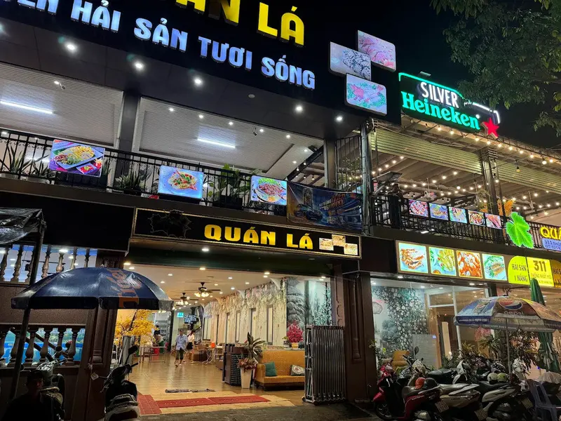Review Qu&aacute;n L&aacute; Vũng T&agrave;u đủ m&oacute;n hải sản tươi sống từ biển 2