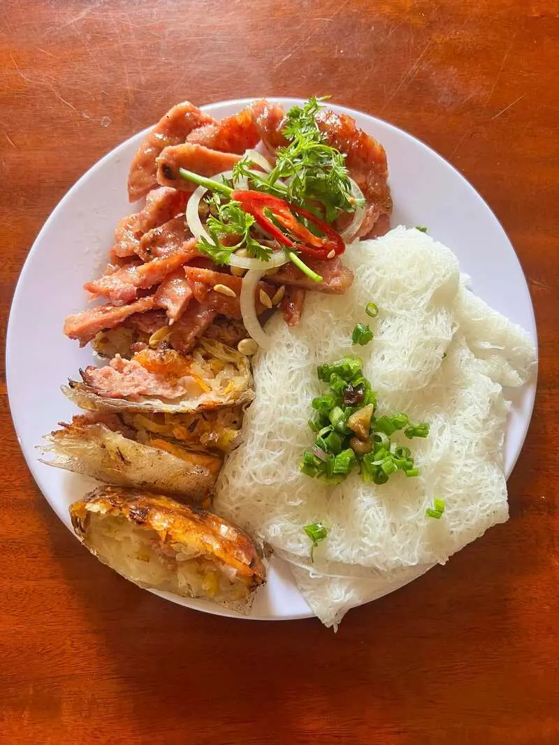 Thưởng thức b&aacute;nh hỏi An Nhứt, đặc sản nức tiếng Vũng T&agrave;u 5