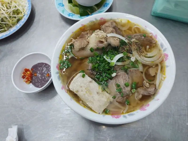 Top 10 qu&aacute;n b&uacute;n b&ograve; Vũng T&agrave;u đ&aacute;ng thử nhất cho người m&ecirc; ẩm thực 5