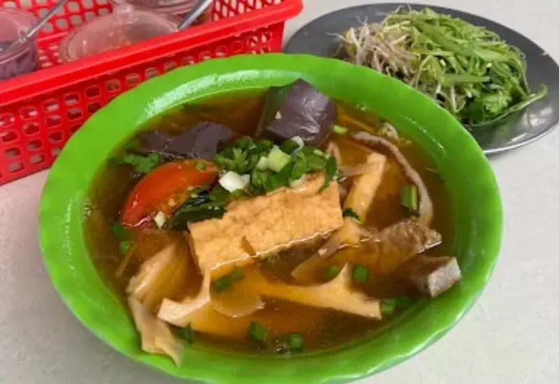 Top 7 qu&aacute;n b&uacute;n ri&ecirc;u Vũng T&agrave;u ngon m&ecirc; ly, vị đậm đ&agrave; 2