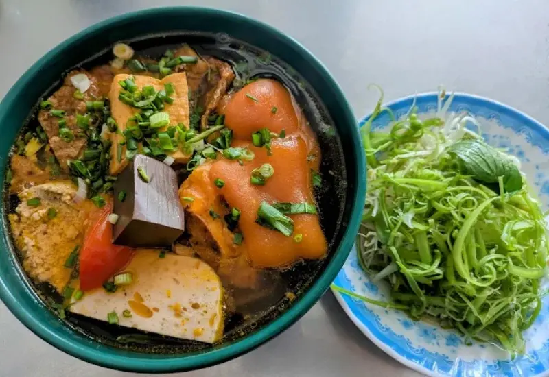 Top 7 qu&aacute;n b&uacute;n ri&ecirc;u Vũng T&agrave;u ngon m&ecirc; ly, vị đậm đ&agrave; 3
