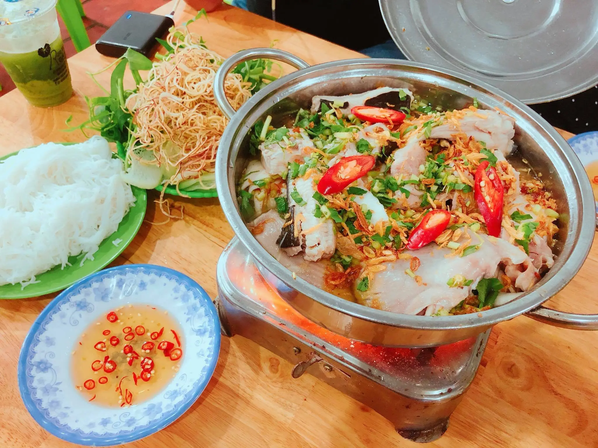 Lẩu cá đuối Vũng Tàu có gì mà khiến ai ăn cũng mê mẩn?