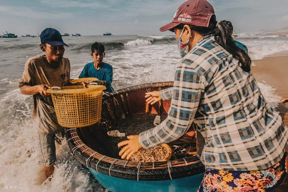 Cảng c&aacute; B&agrave; Rịa - Vũng T&agrave;u - Nhịp sống sớm mai tại cảng c&aacute; qua ống k&iacute;nh của nhiếp ảnh gia Nguyễn Ho&agrave;ng Phi 10
