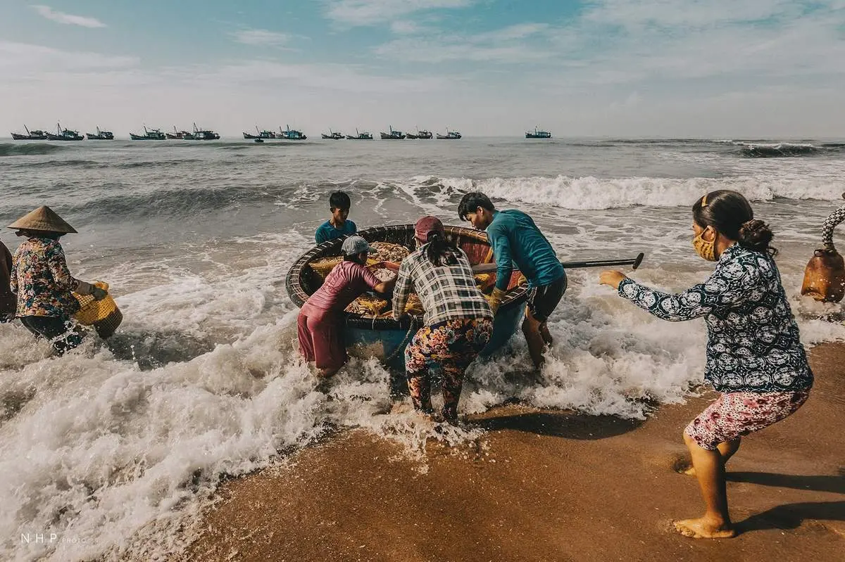 Cảng c&aacute; B&agrave; Rịa - Vũng T&agrave;u - Nhịp sống sớm mai tại cảng c&aacute; qua ống k&iacute;nh của nhiếp ảnh gia Nguyễn Ho&agrave;ng Phi 13