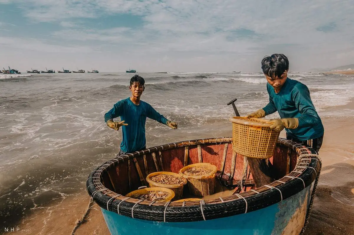 Cảng c&aacute; B&agrave; Rịa - Vũng T&agrave;u - Nhịp sống sớm mai tại cảng c&aacute; qua ống k&iacute;nh của nhiếp ảnh gia Nguyễn Ho&agrave;ng Phi 11