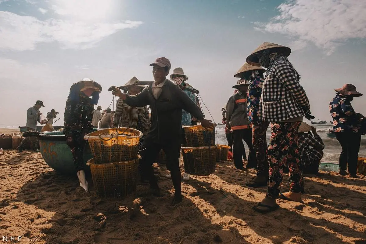 Cảng c&aacute; B&agrave; Rịa - Vũng T&agrave;u - Nhịp sống sớm mai tại cảng c&aacute; qua ống k&iacute;nh của nhiếp ảnh gia Nguyễn Ho&agrave;ng Phi 15