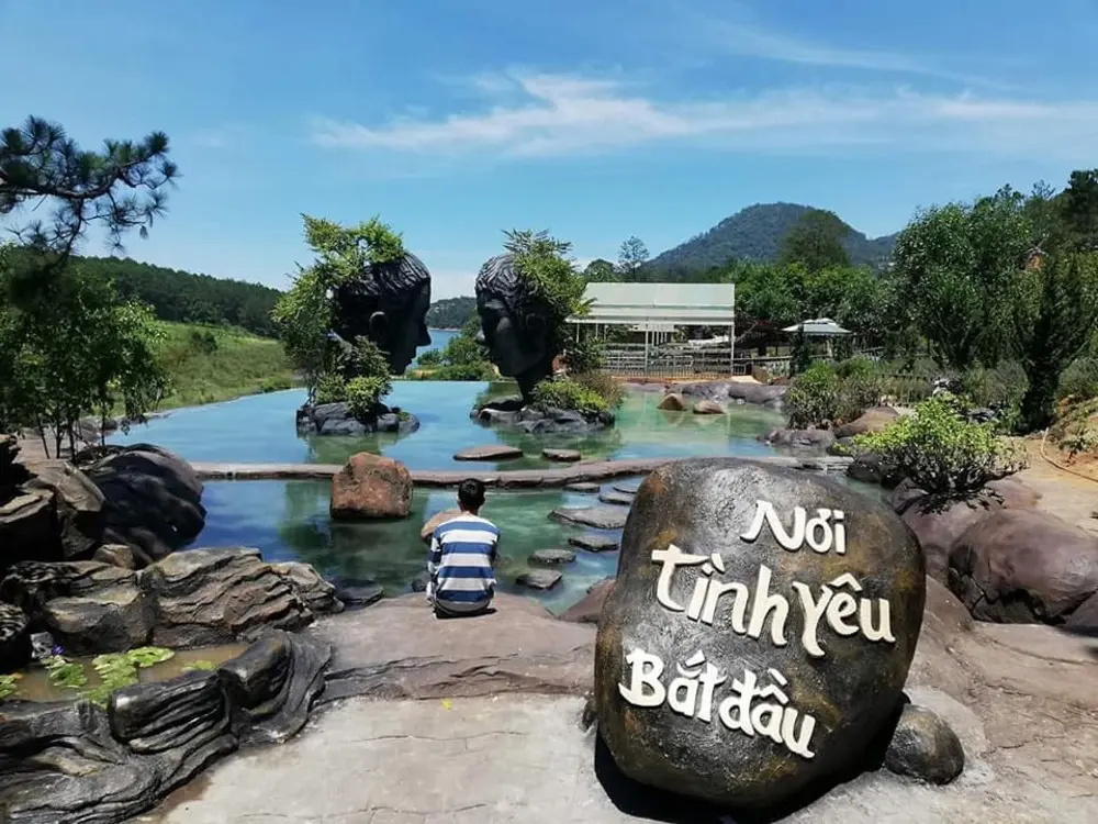 Kinh nghiệm check-in tại Hồ Vô Cực - Địa điểm hot nhất Đà Lạt 4