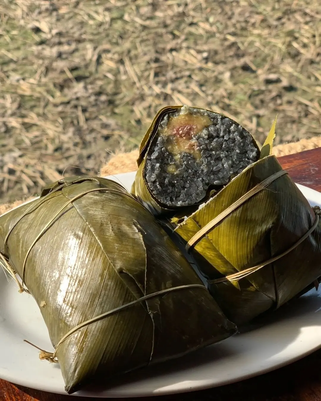 B&aacute;nh chưng đen Mường L&ograve; - Đặc sản nổi tiếng của d&acirc;n tộc người Th&aacute;i 5