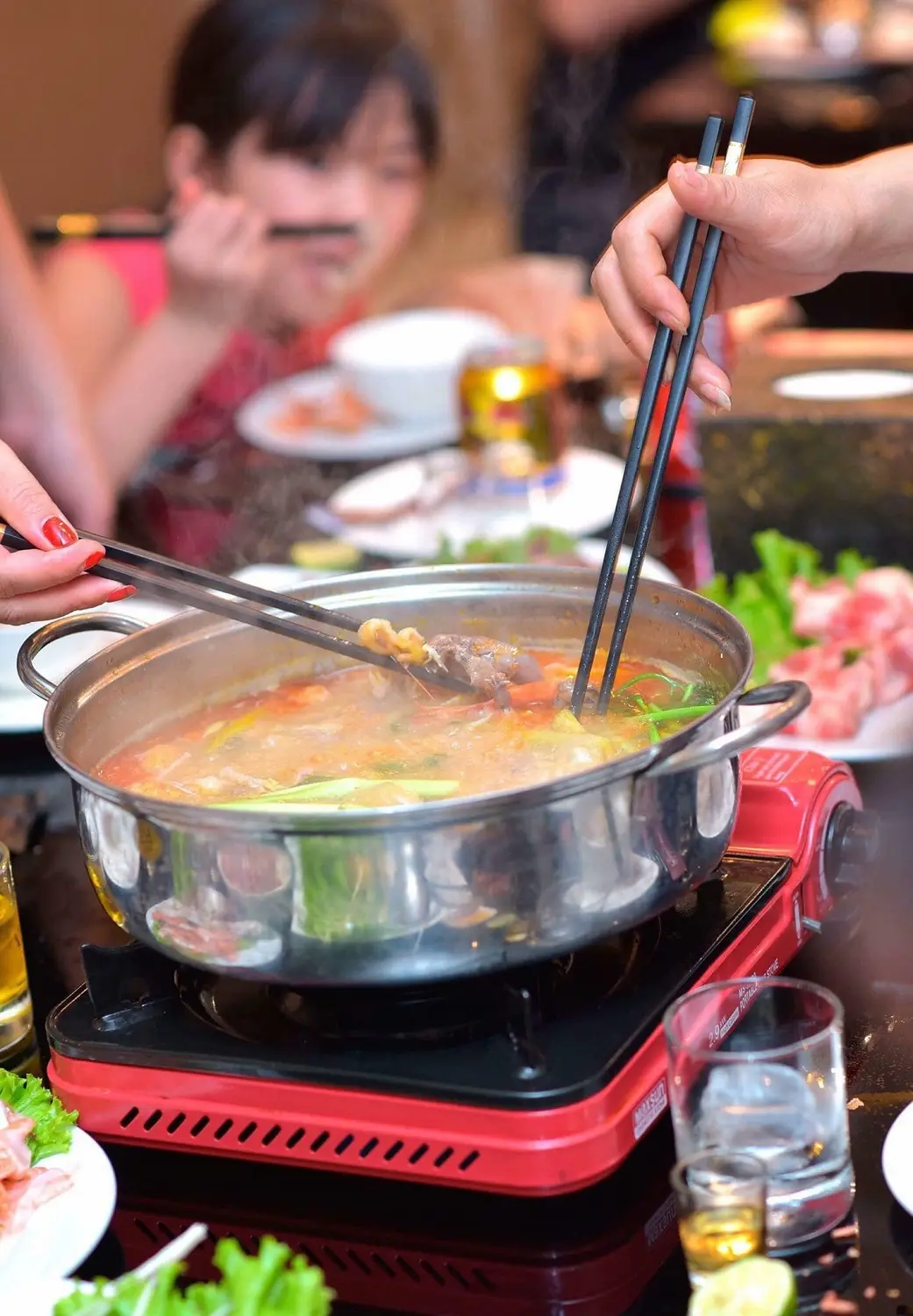 Điểm dừng ch&acirc;n l&yacute; tưởng cho gi&acirc;y ph&uacute;t ẩm thực tại Nh&agrave; h&agrave;ng Thắng Vịt 18