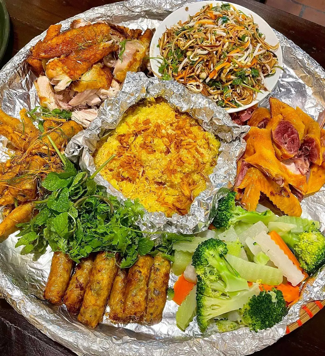 Nh&agrave; h&agrave;ng Oanh Hợp - M&ecirc; mẩn kh&ocirc;ng gian thưởng thức ẩm thực sang trọng, cuốn h&uacute;t 4