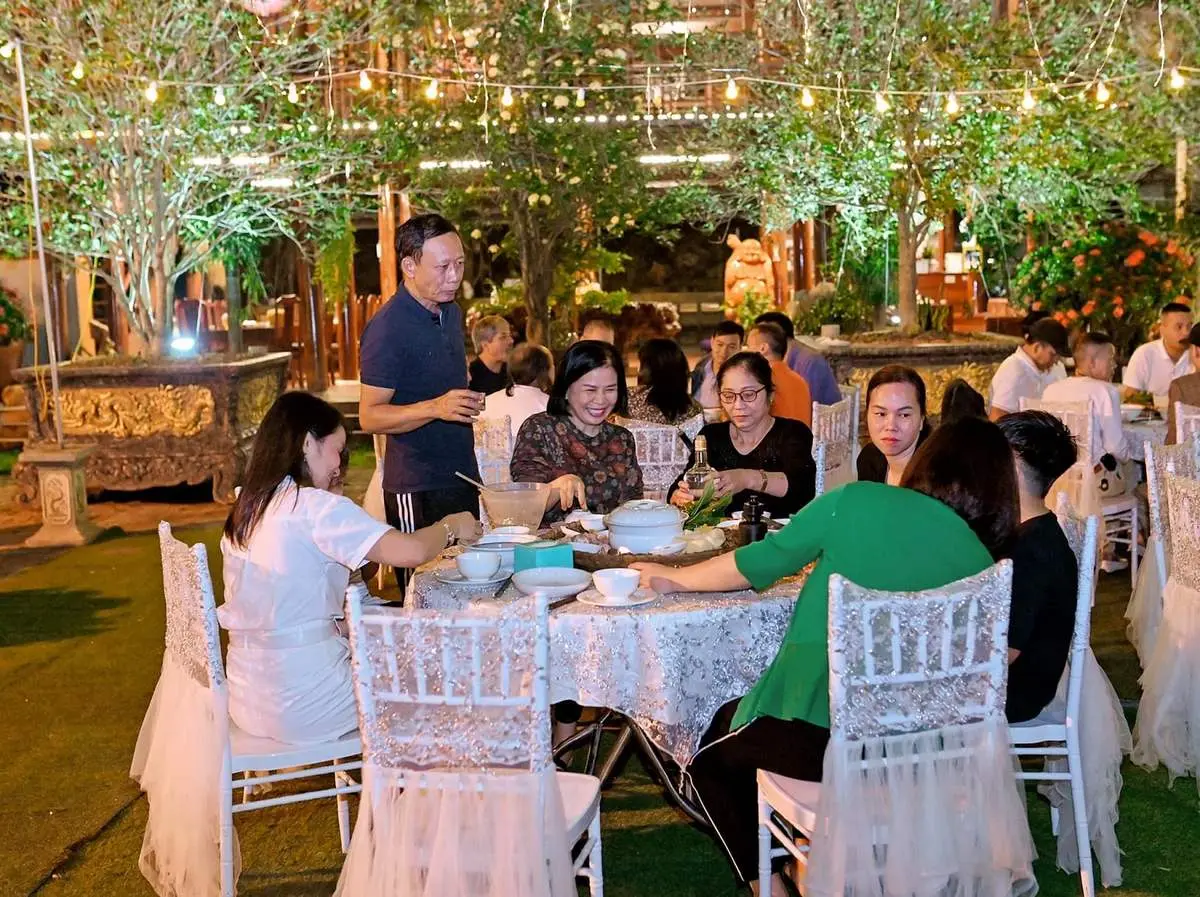 Nh&agrave; h&agrave;ng Oanh Hợp - M&ecirc; mẩn kh&ocirc;ng gian thưởng thức ẩm thực sang trọng, cuốn h&uacute;t 32