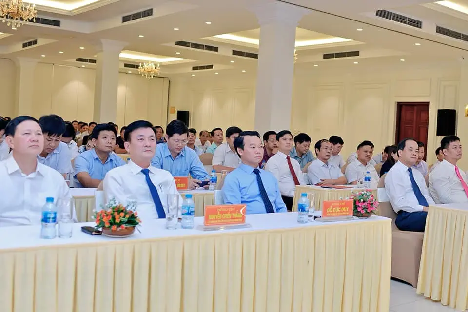 Nh&agrave; h&agrave;ng T&ugrave;ng Dương - Ngỡ ng&agrave;ng trước kh&ocirc;ng gian sang trọng tại nh&agrave; h&agrave;ng 12