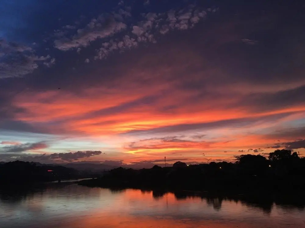 Vừa ăn vừa ngắm view s&ocirc;ng, sao lại kh&ocirc;ng với Nh&agrave; h&agrave;ng Thuyền Ch&agrave;i 11