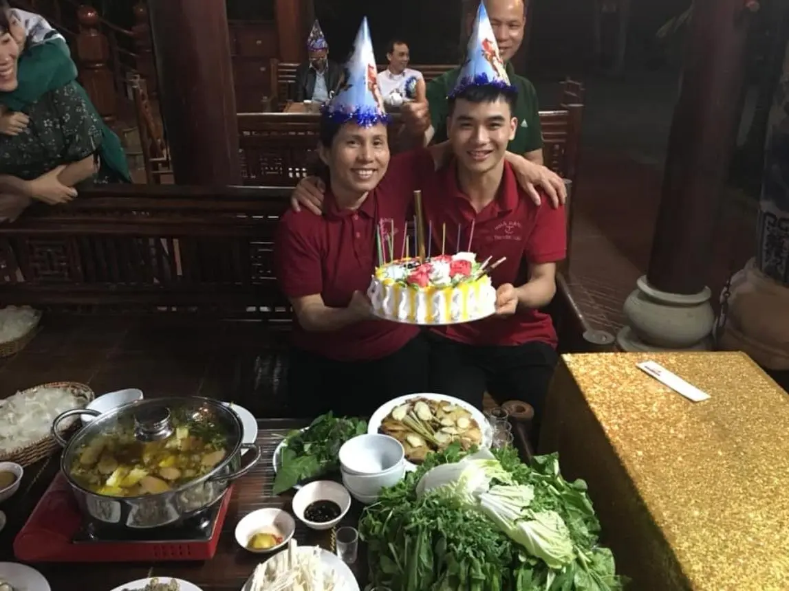 Vừa ăn vừa ngắm view s&ocirc;ng, sao lại kh&ocirc;ng với Nh&agrave; h&agrave;ng Thuyền Ch&agrave;i 18