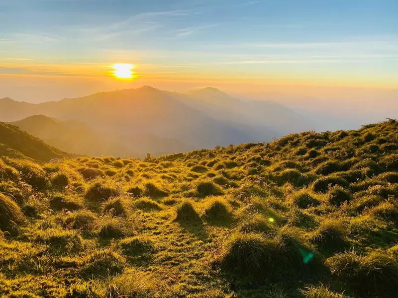 Kinh nghiệm kh&aacute;m ph&aacute; vẻ đẹp hoang sơ của đỉnh L&ugrave;ng C&uacute;ng 4