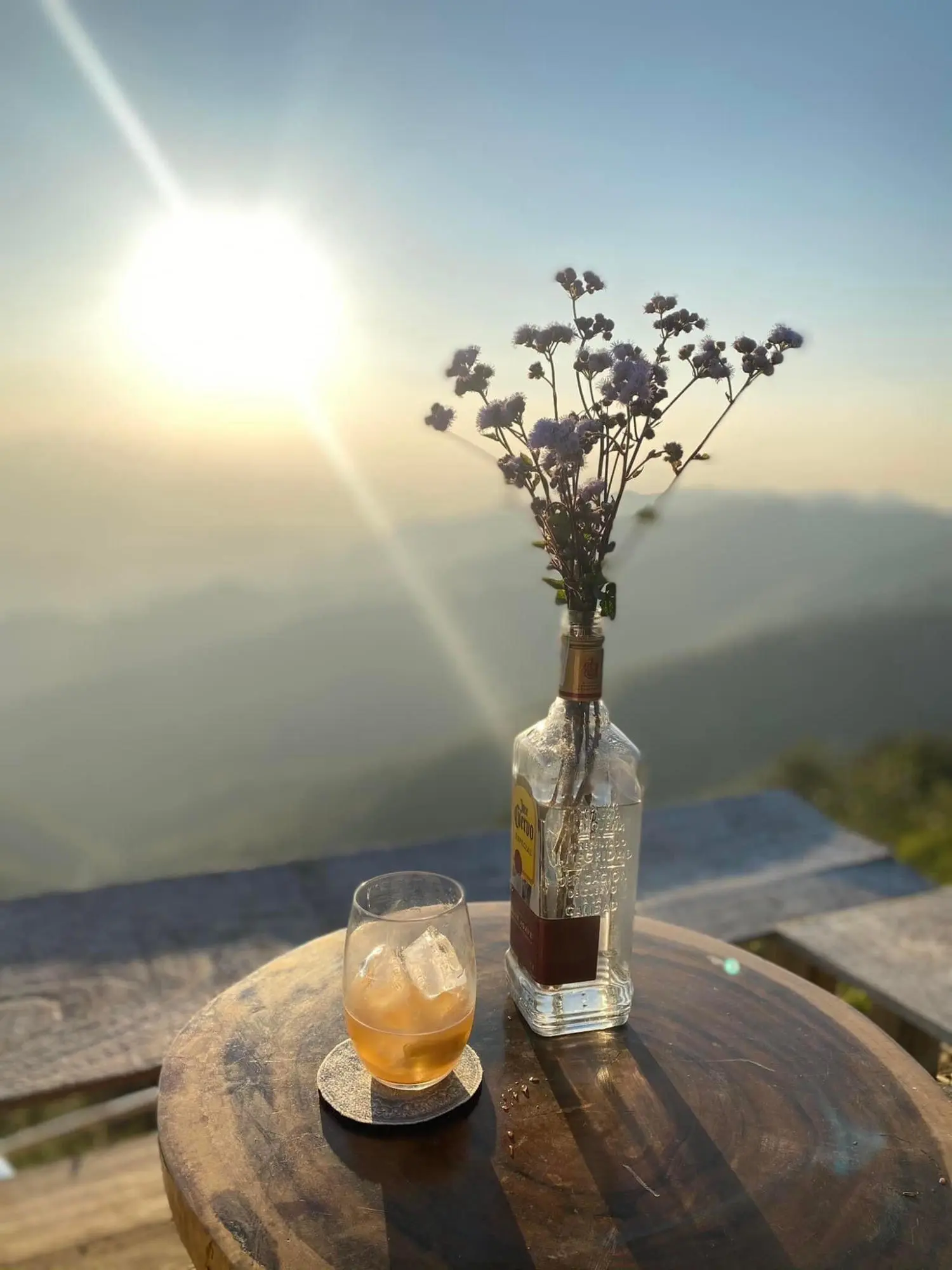 Ngắm T&agrave; X&ugrave;a chiều ho&agrave;ng h&ocirc;n đẹp lung linh trong biển m&acirc;y m&ugrave; 6
