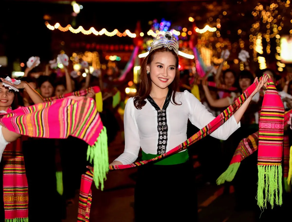 Tham gia Hội X&ograve;e Mường L&ograve; - Chi&ecirc;m ngưỡng điệu x&ograve;e Th&aacute;i độc đ&aacute;o 5