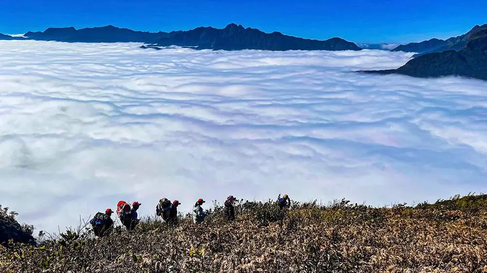 Trekking T&agrave; Ch&igrave; Nh&ugrave; 2N3Đ - Chơi vơi giữa m&acirc;y trời 10